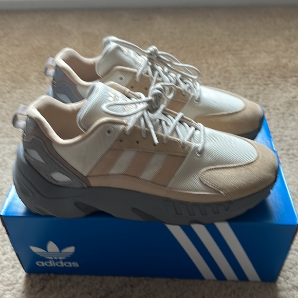 💥🛍️𝗔𝗗𝗜𝗗𝗔𝗦 𝗭𝗫𝟮𝟮 𝗕𝗢𝗢𝗦𝗧 𝗦𝗜𝗭𝗘 𝟭𝟬 - Picture 2 of 10